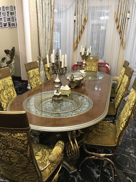 Стіл кухотий з кріслами