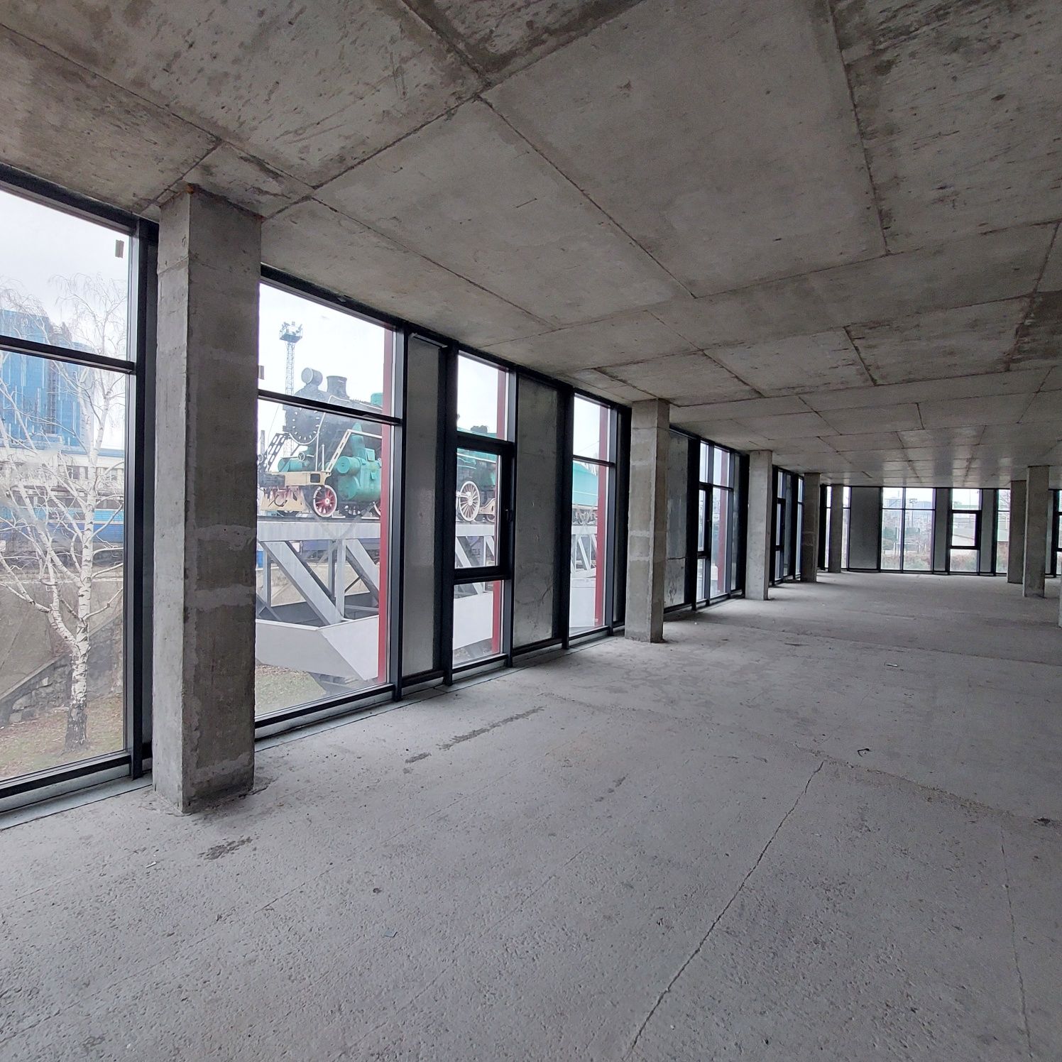 Аренда помещений БЦ. ПАРОВОЗ 1400 м² !!!  Пл. Петра Крывоноса 1 .