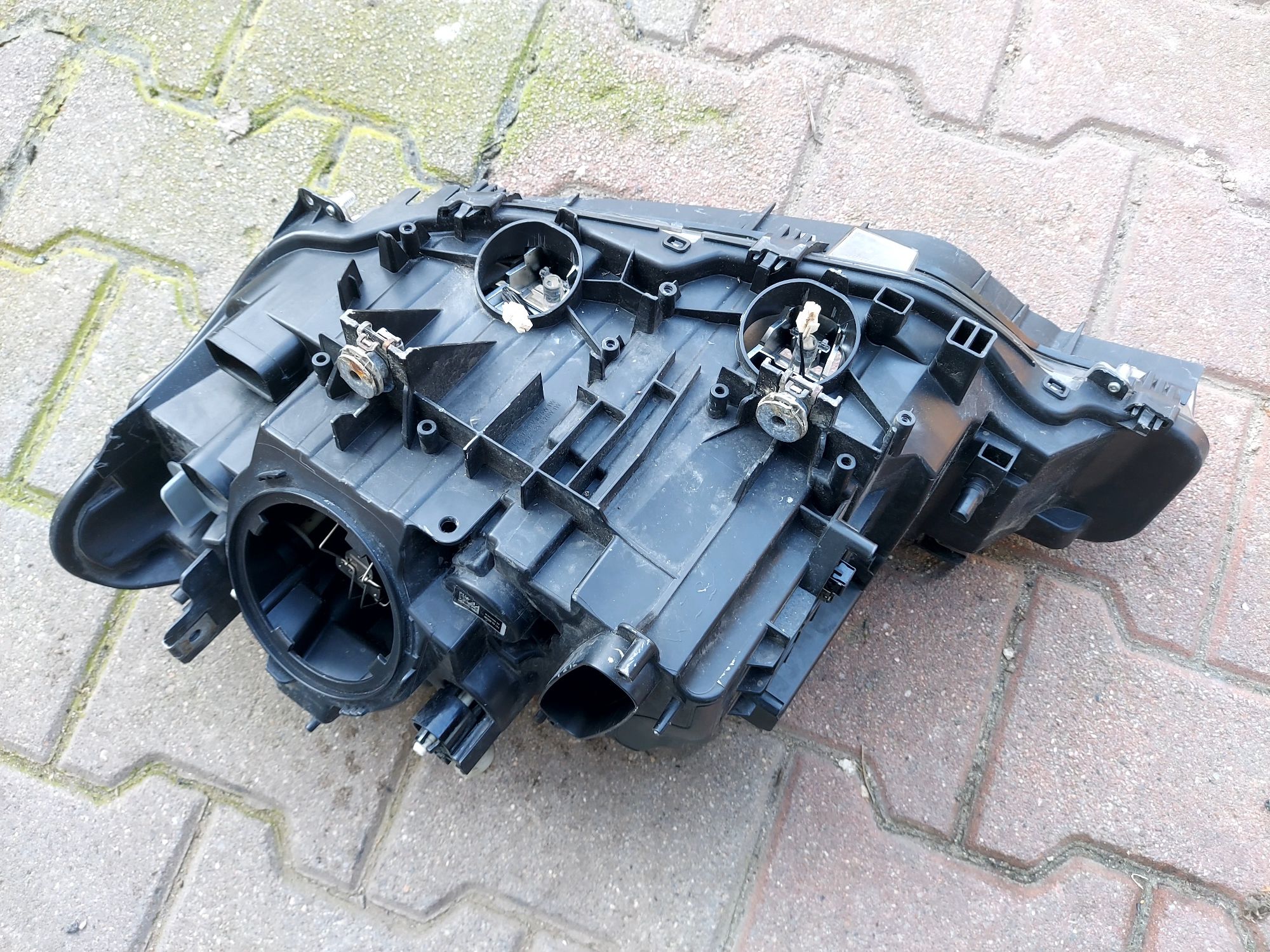 Lampa reflektor BMW F30 F31 xenon skrętna dynamic prawa EUROPA