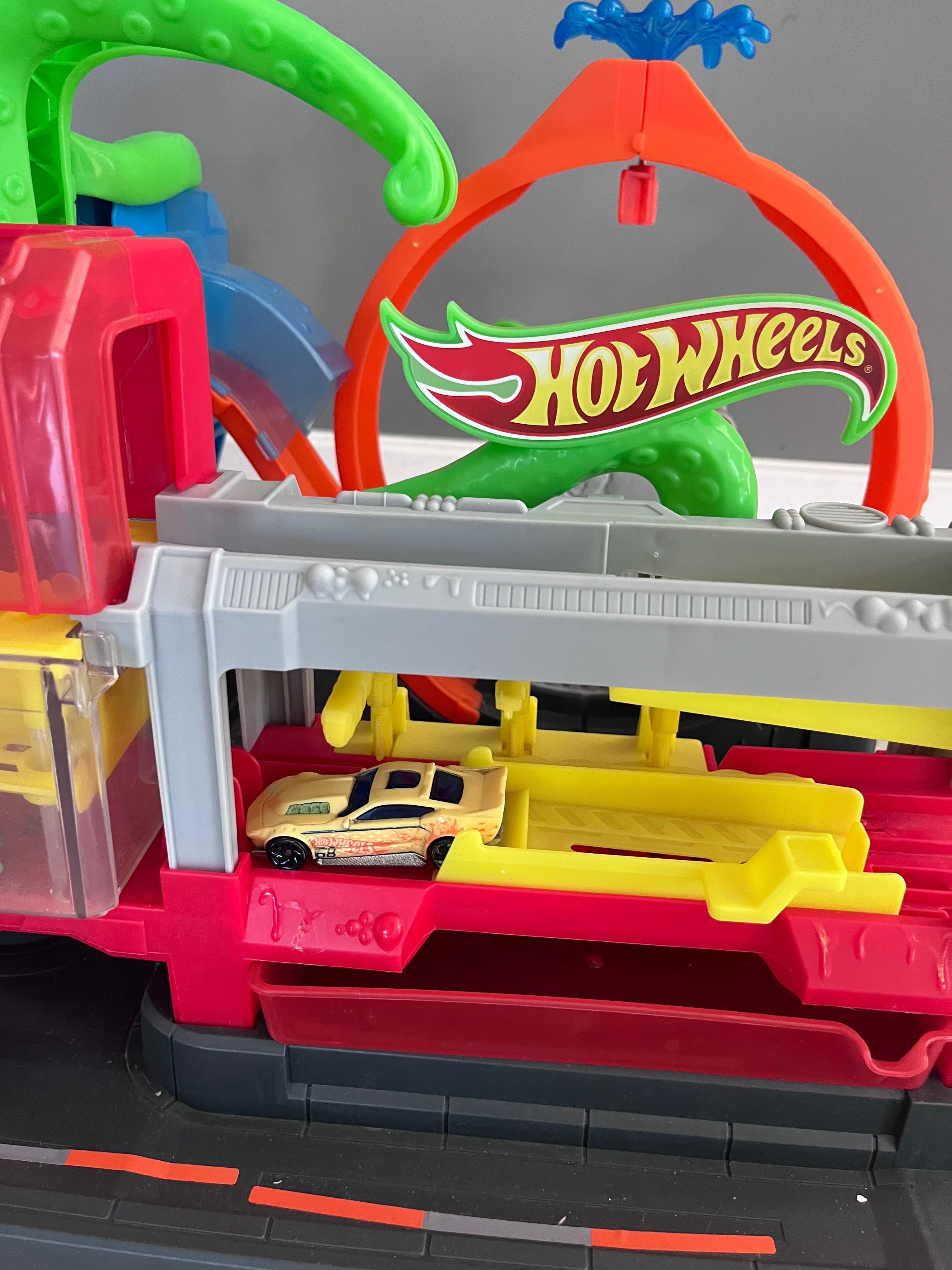 Hot Wheels zestaw Mega Myjnia Atak ośmiornicy