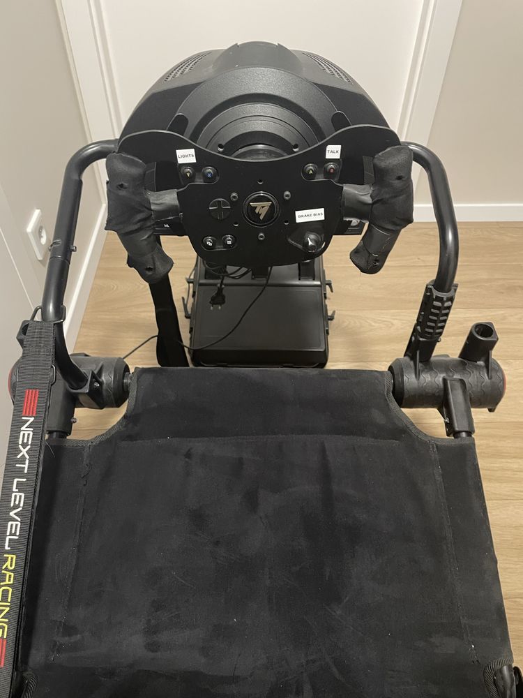 Kierownica Thrustmaster TX + fotel Next Level Racing FS Lite