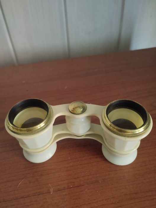 Lornetka teatralna z etui
