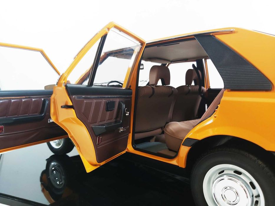 Model Deagostini Polonez 1500 Skala 1:8 + Gablota LoombardNidzica
