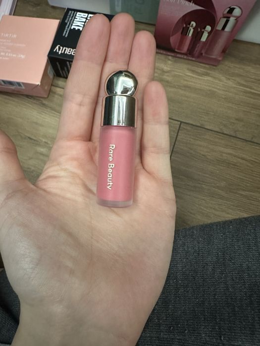 Róż do policzków Rare Beauty Happy