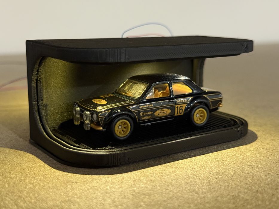 Moldura hotwheels com iluminação