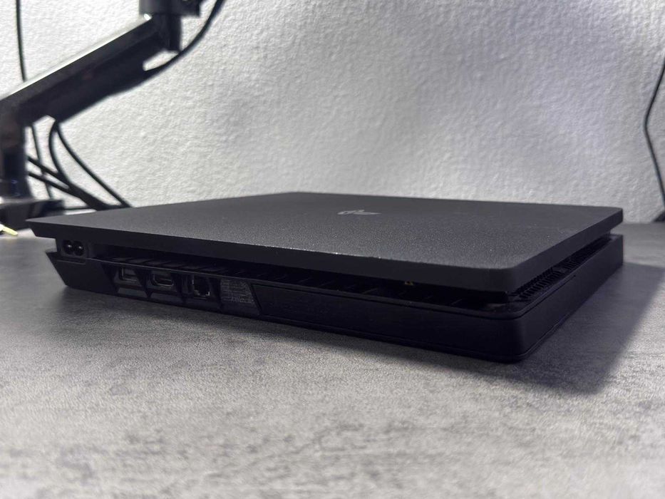 Playstation 4 + 1 Comando [Limpa internamente]