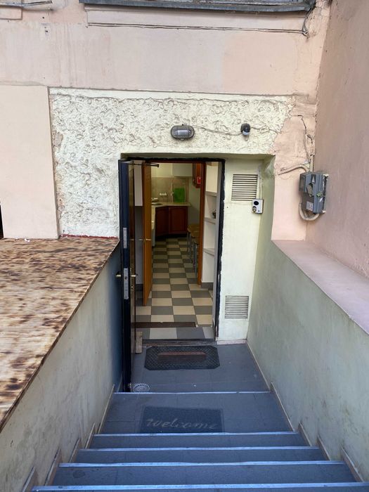 Меблированный офис с ремонтом в цокольном помещении на ул Пушкинской