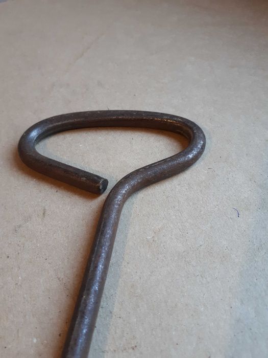 Wycior szpikulec szpic z rączką do wbijania w ziemię  ostry pręt