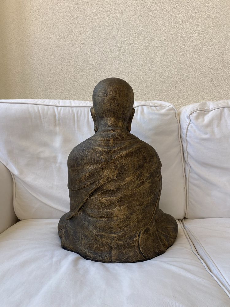 Monge ou Buda feito em Barro em meditação  50 cm