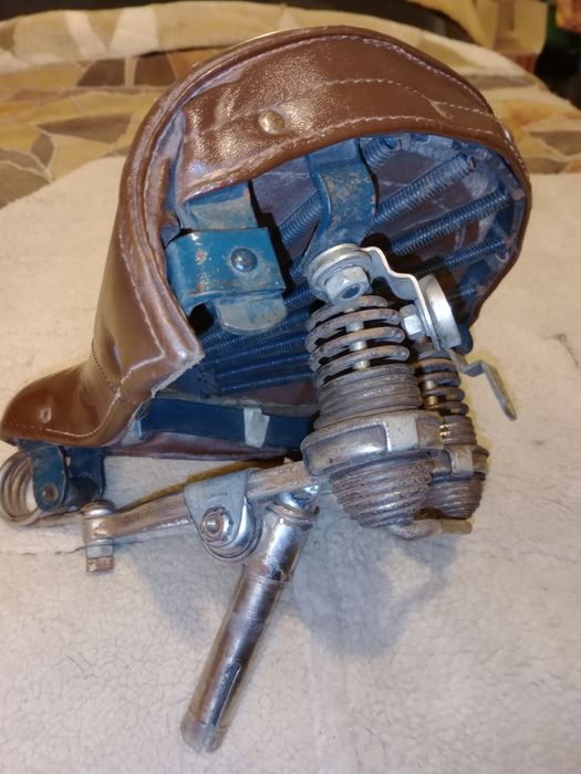 Stare skórzane siodło do motocykla