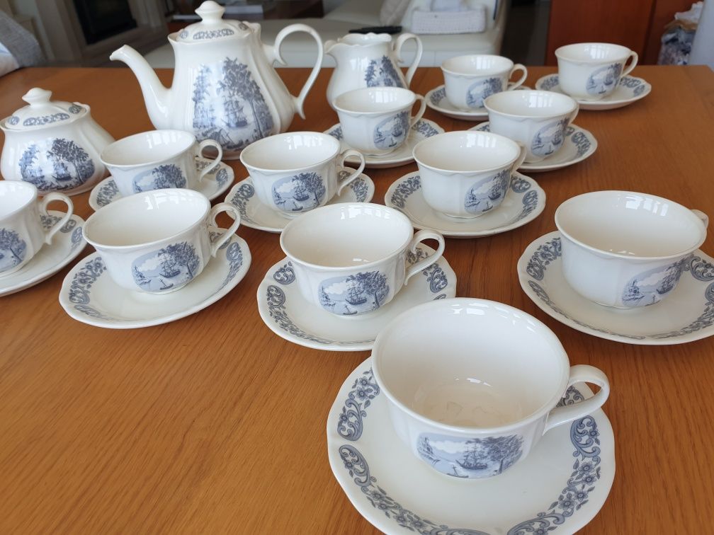 Conjunto de chá/ café de porcelana de antiga Fábrica de Loiça de Sacav