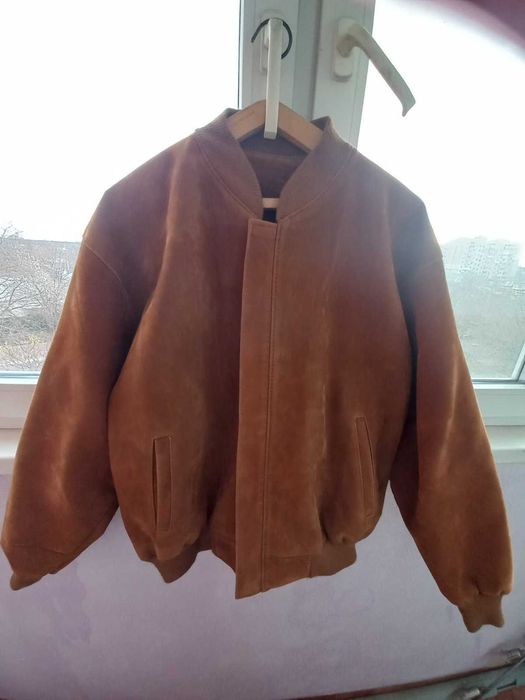 Куртка бомбер . Очень стильная.