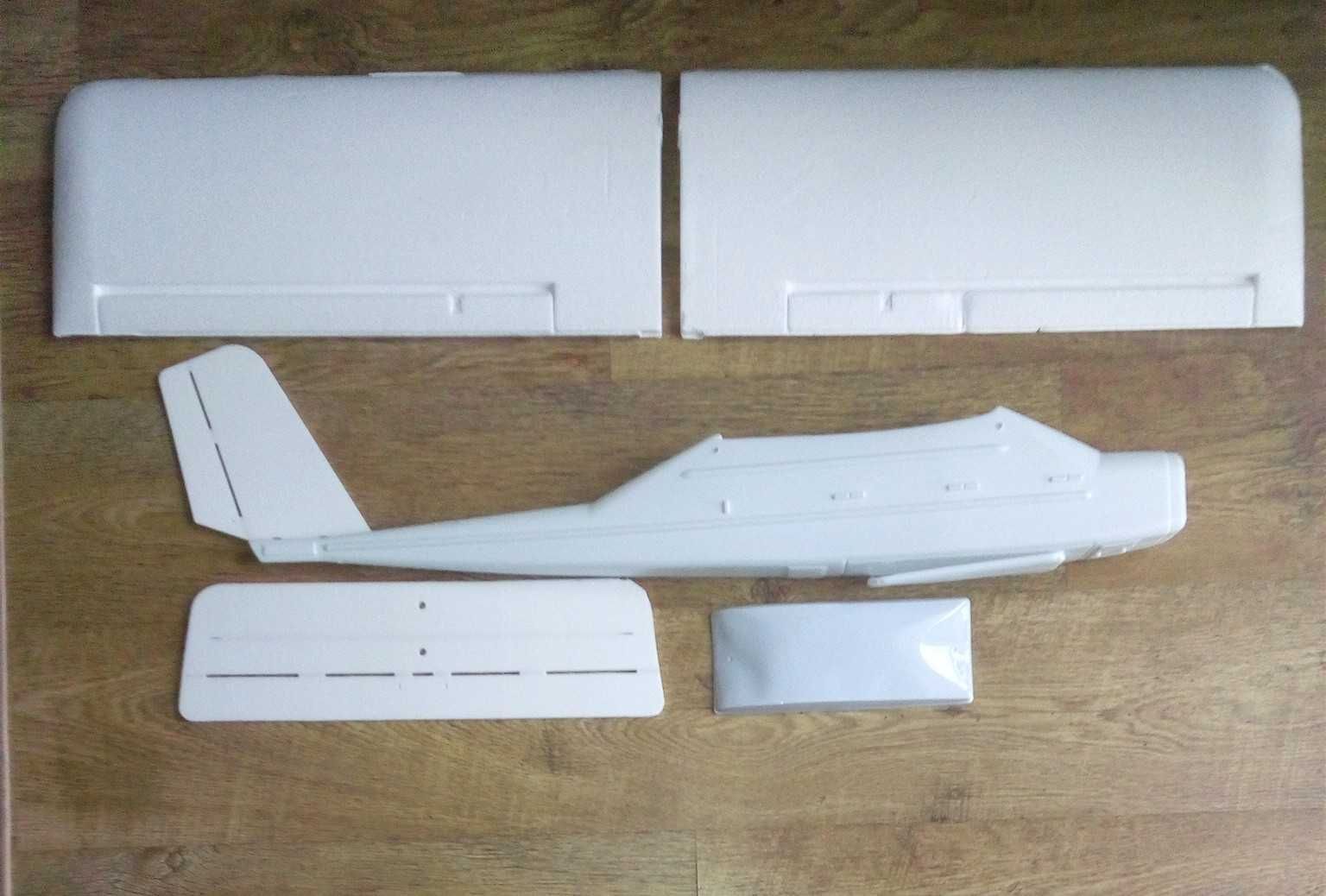 Samolot Górnopłat E0717 85x105cm pod RC KIT
