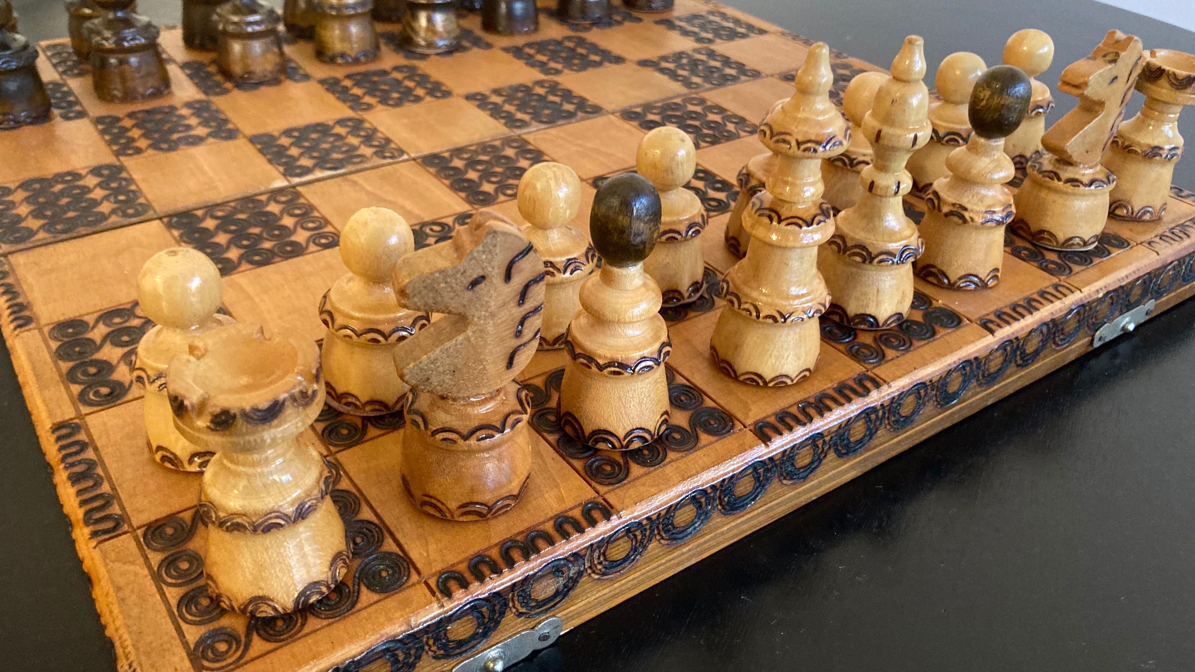 Piękne starodawne szachy kolekcjonerskie komplet