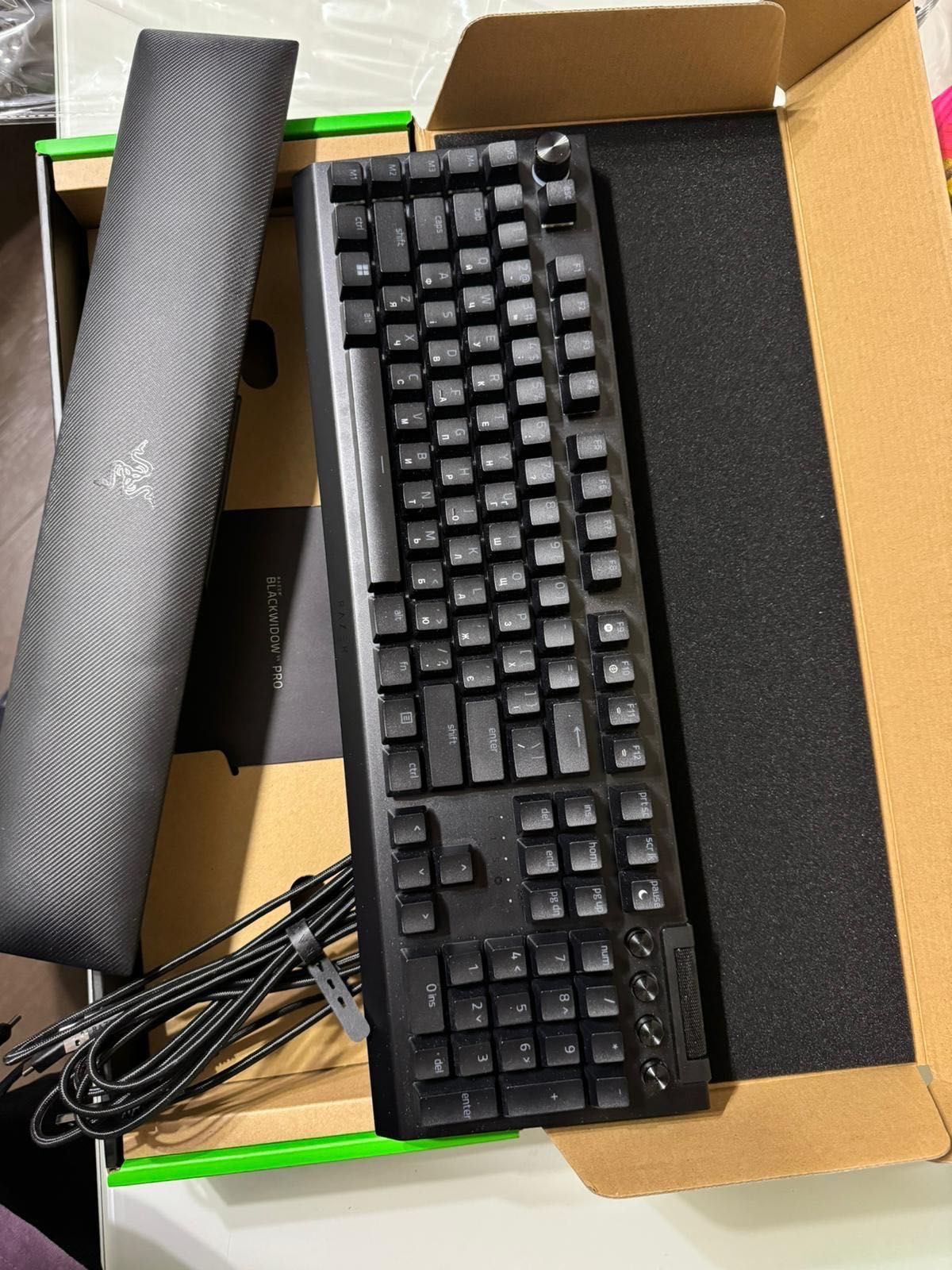 Продам клавиатуру и мышку Razer в идеальном состоянии