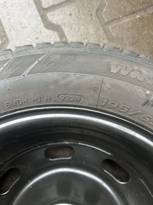 Продам резину з дисками зима 195 65 15