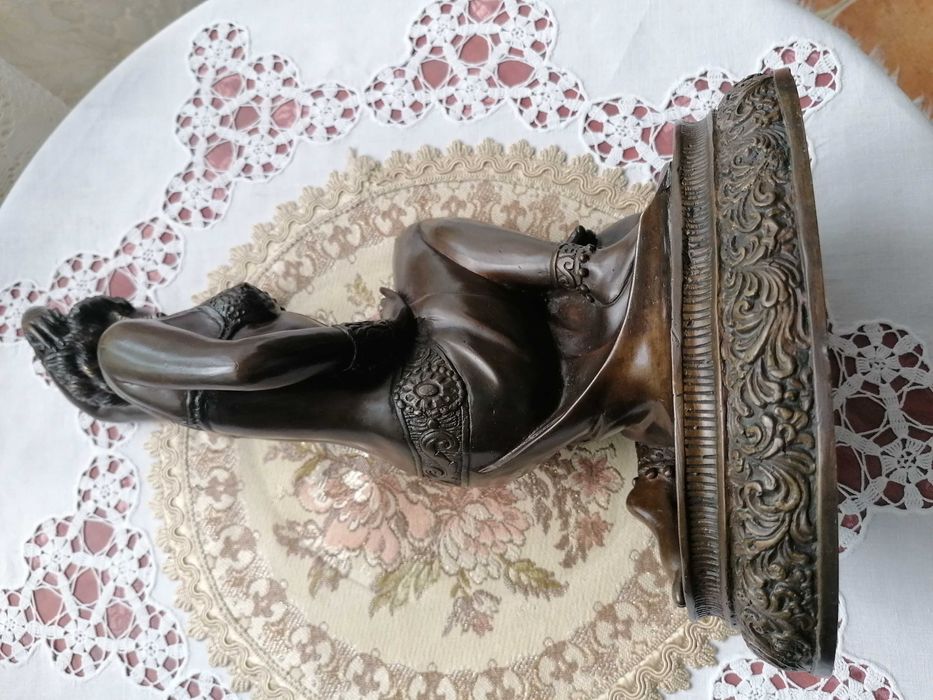 Stylowa figurka kobiety