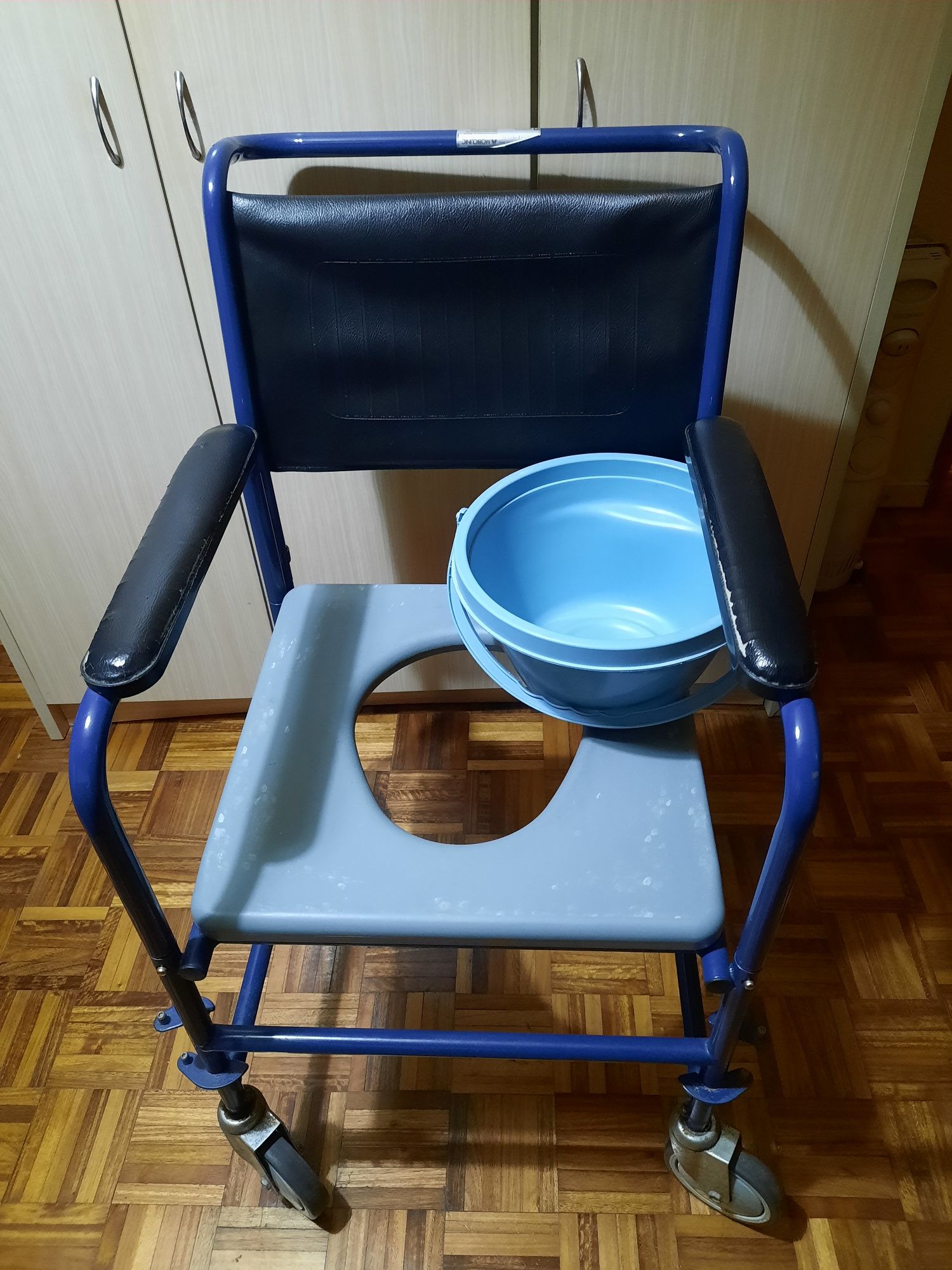 Cadeira de rodas (sanita) usada