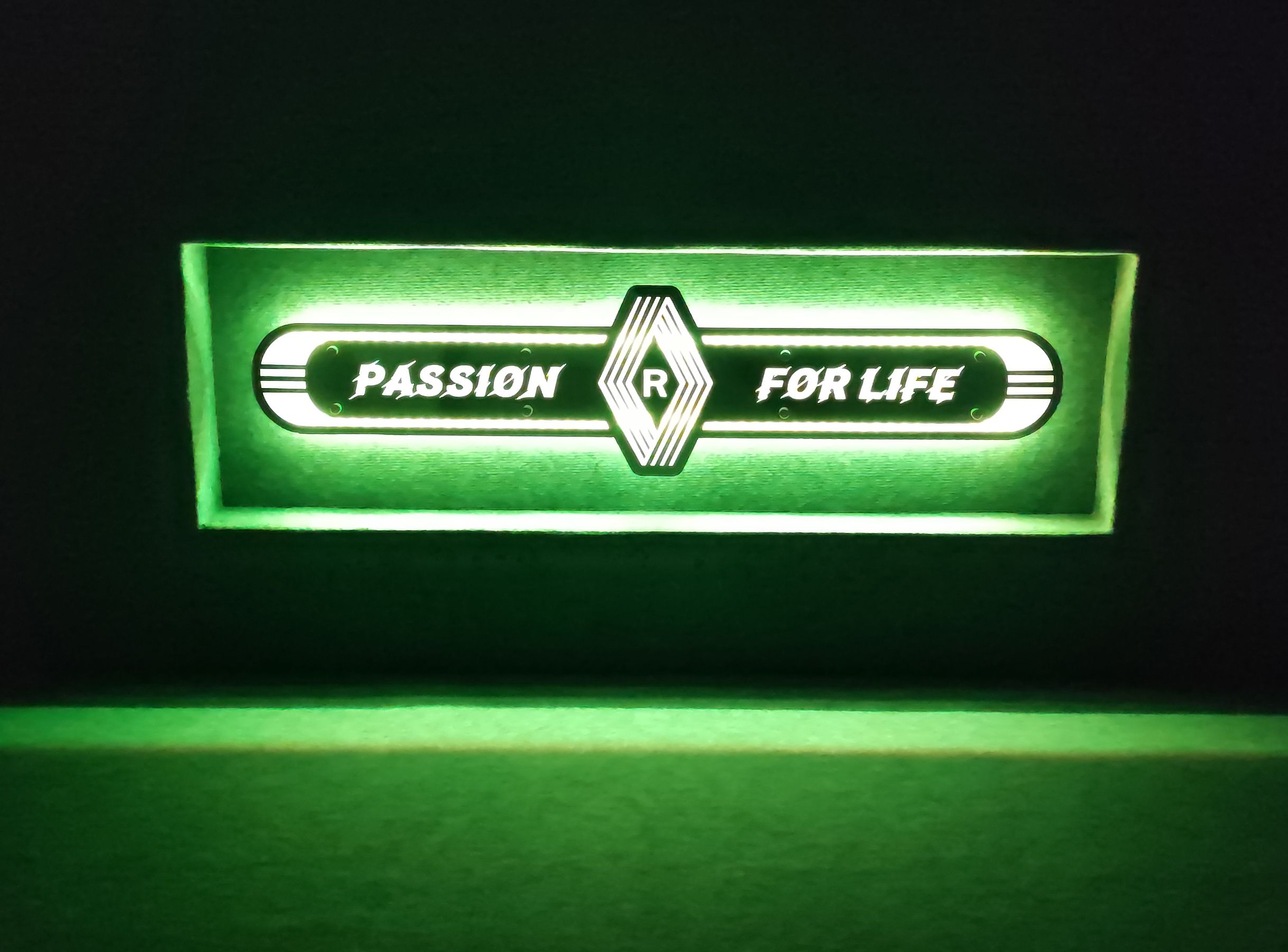 Renault Lustro LED na tylną ścianę, Passion for Life R01-RGB
