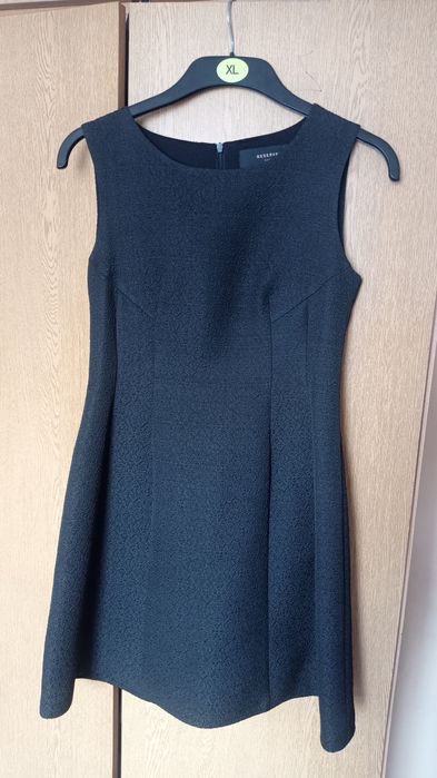 Czarna wizytowa sukienka