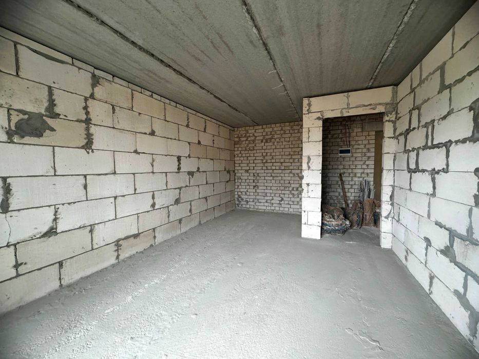 Простора  1 кімнатна 45 м2, район  Масани, індивідуальне опалення