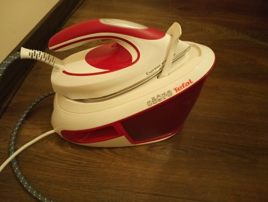 Утюг, праска з парогенератором TEFAL EXPRESS ANTI-CALC SV8030E0
Tefal