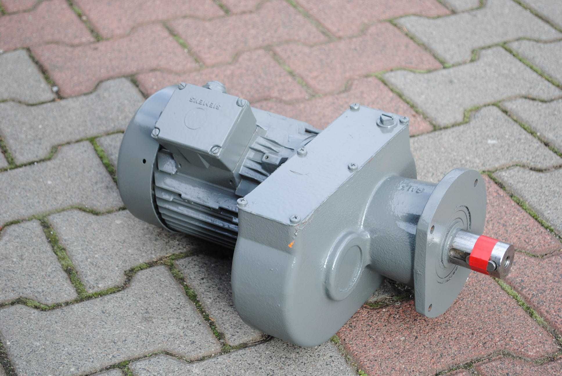 Motoreduktor kołnierzowy 0.75kw. 22obr./min.. Fvat