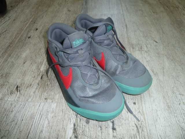 Баскетбольные кроссовки nike hustle, р 38,5 стелька 24,8 см ( UK 5.5)