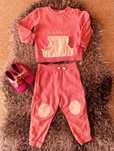 Śliczny różowy dres z kwiatowym wzorem dla dziewczynki r.86 So Cute