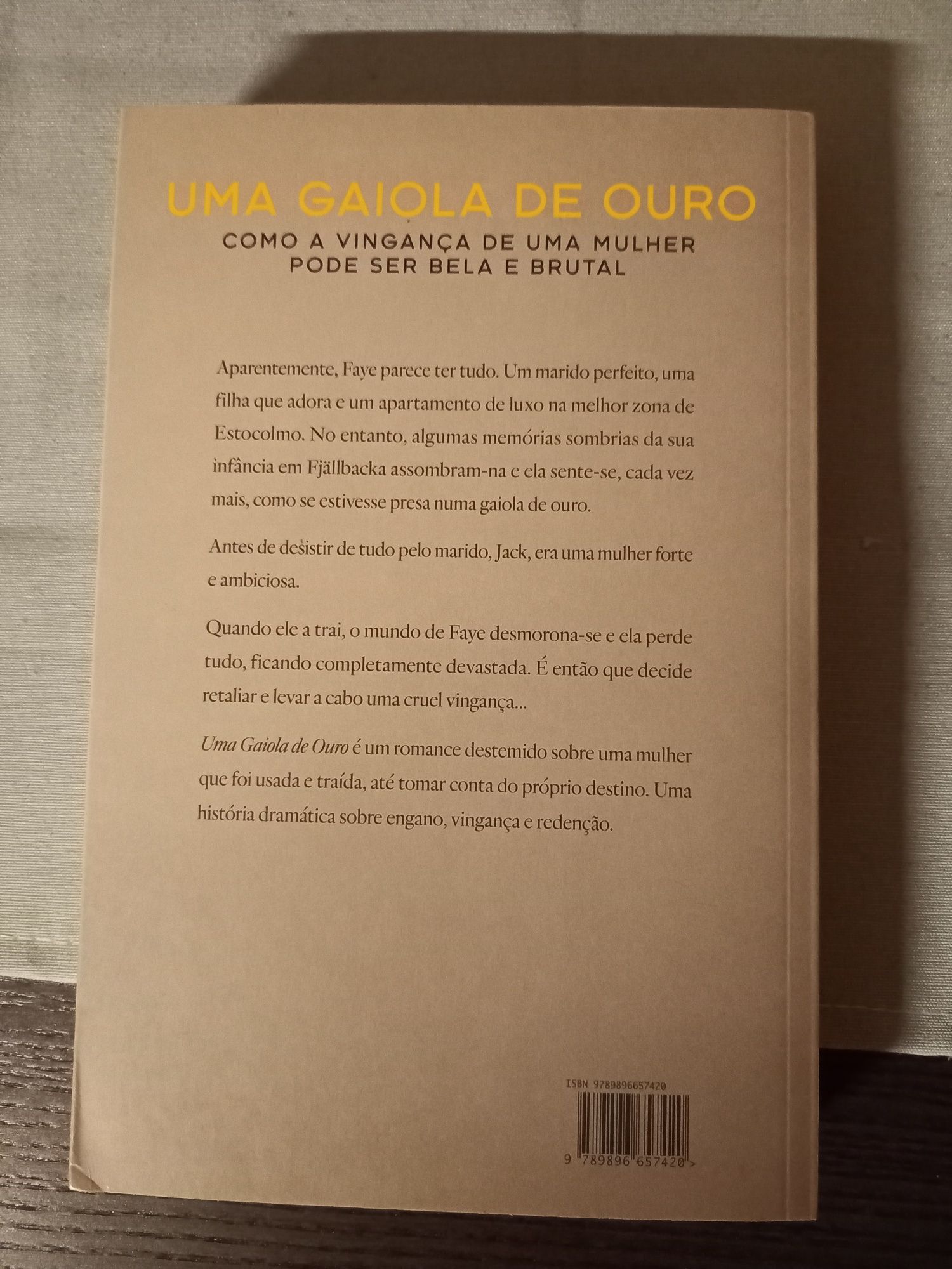 Uma Gaiola de Ouro, Camilla Läckberg
