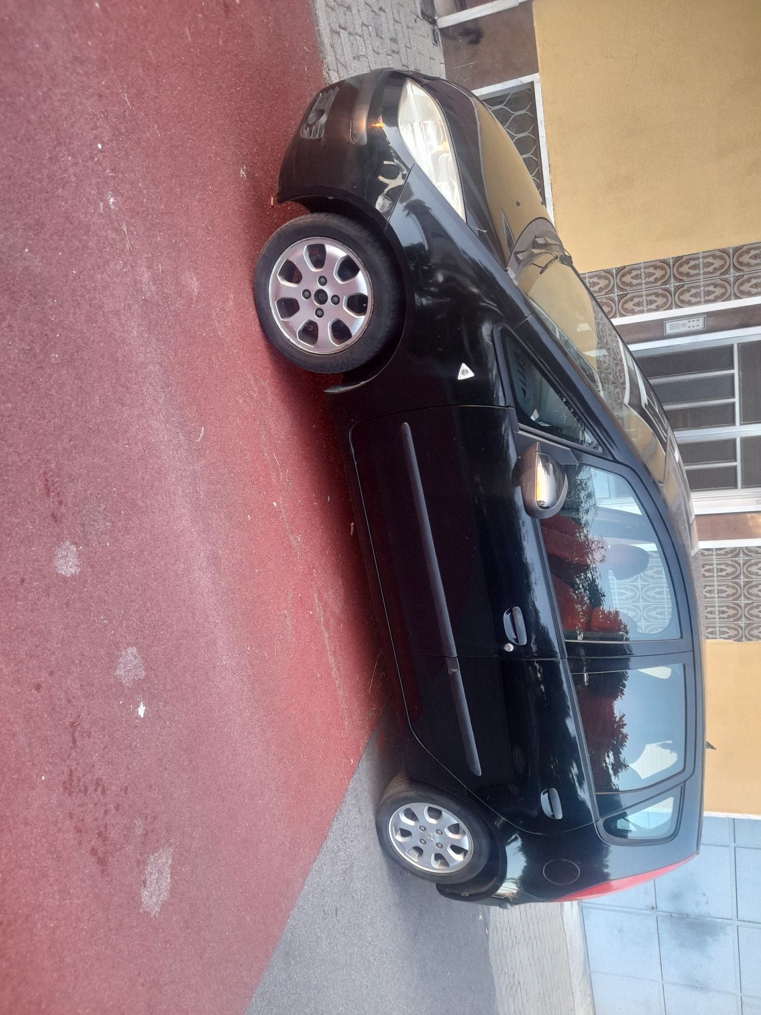 .Mitsubishi Colt 1.1.  2004a