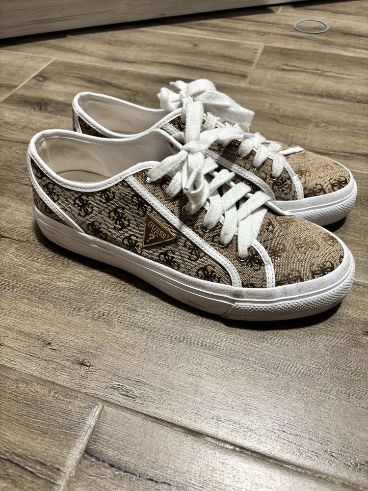 Кеди бренду guess