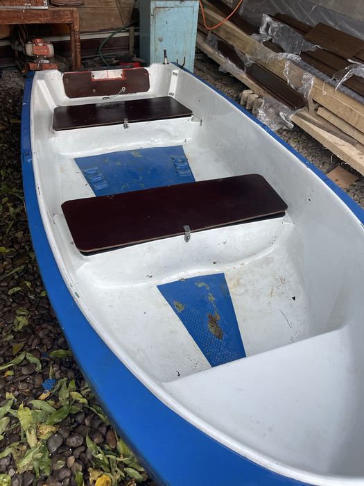 Продам пластикову лодку 3.50