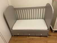 Cama de grades bebé/criança (IKEA) com colchao, em muito bom estado