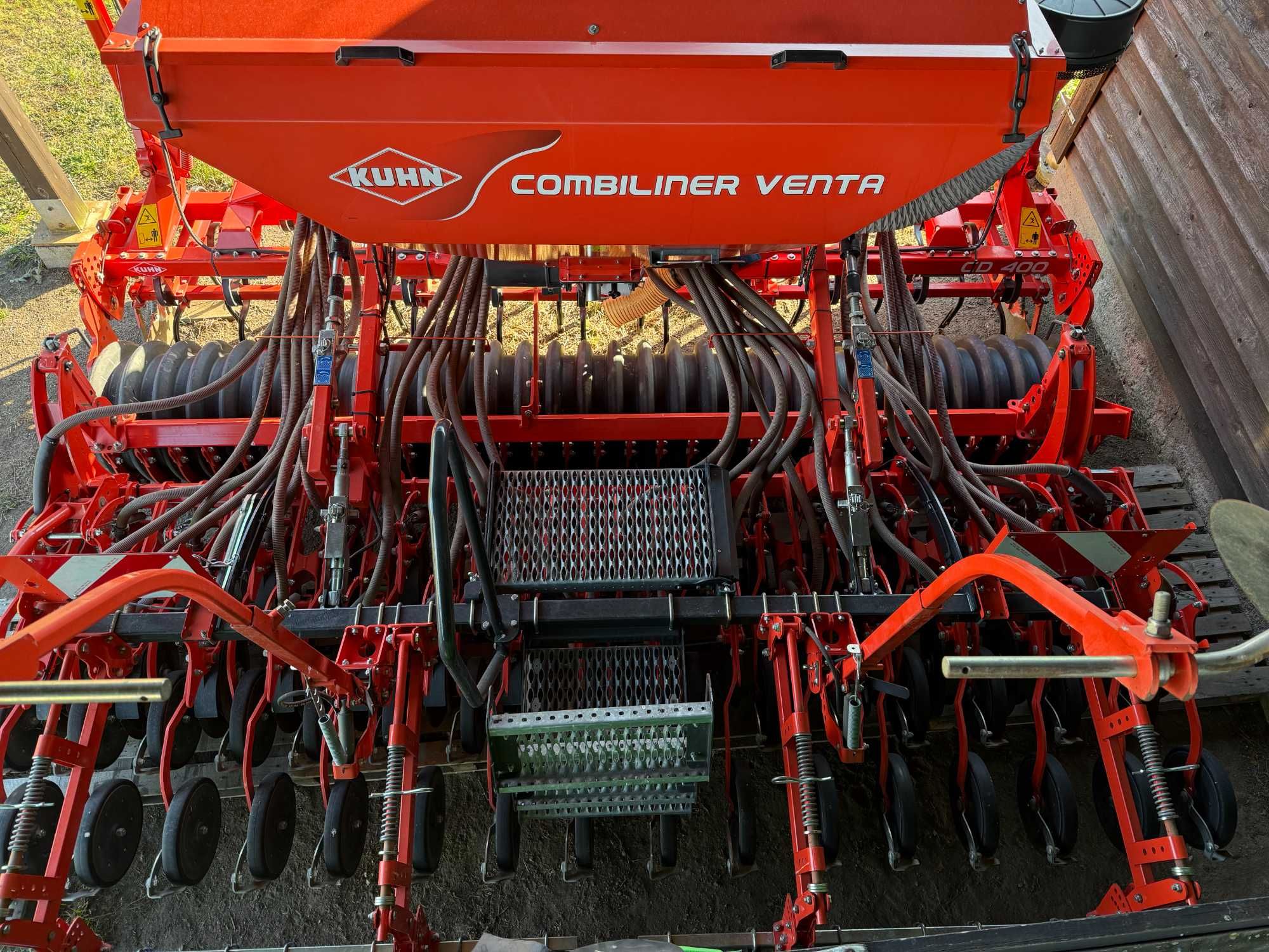 Zestaw uprawowo siewny: KUHN CD400 3R oraz KUHN VENTA LC 4000