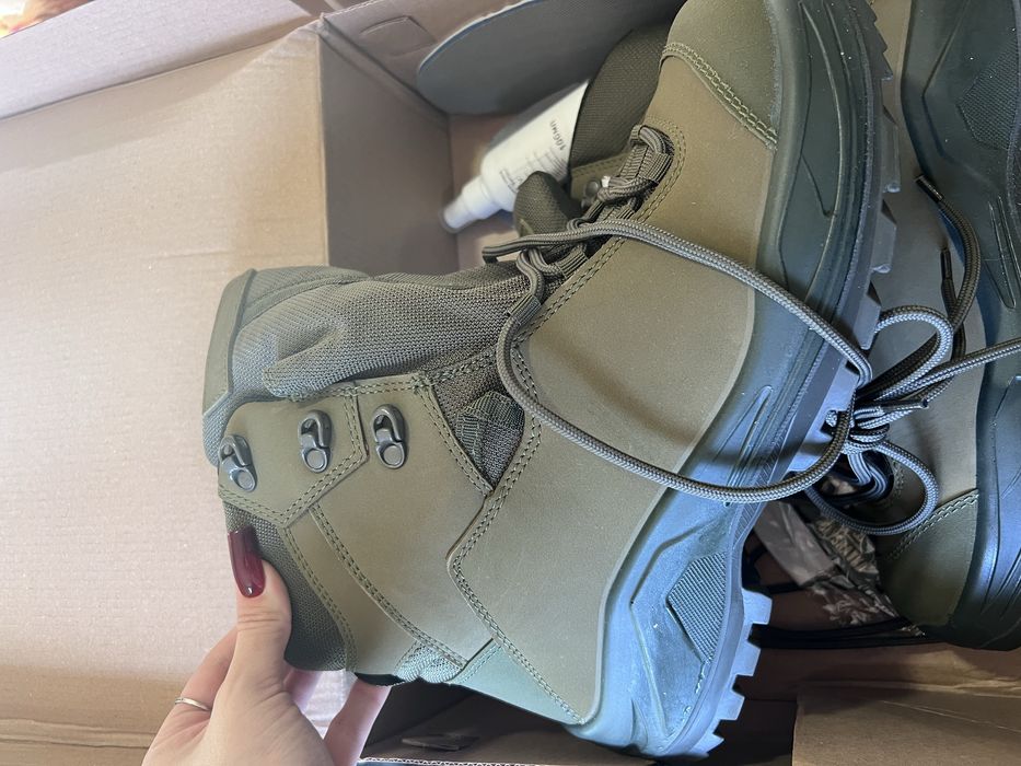 Продам зимові берці нові 42р.