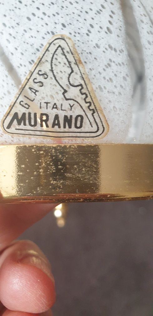Żyrandol 3 ramienny  klosze są ze szkła murano pochodzi z czasów prl-u