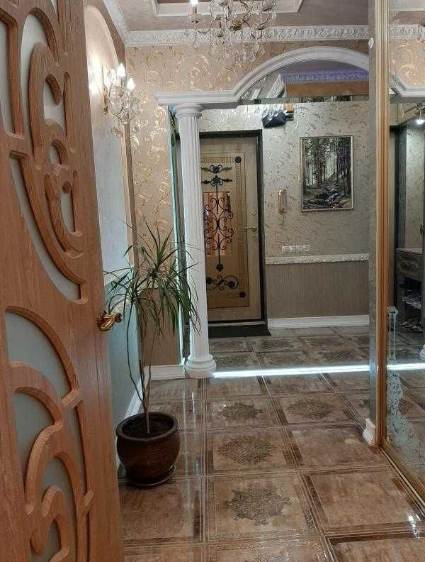 Продам свою  3ком.квартиру. метро Салтовское 3 мин. Пески.522м/р