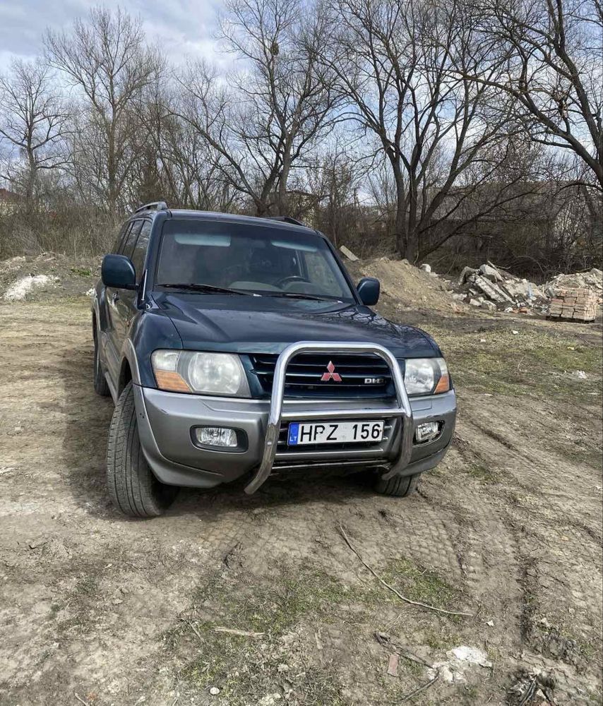 Джип 4х4 паджеро  мости роздатка працює добре