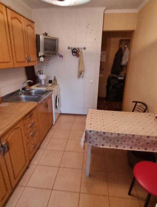 Продам зх комнатную квартиру нп Холодной Горе в кирпичном доме