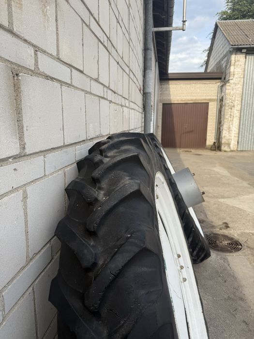 Koła bliźniaki, wąskie 12,4 R46, sprzęgi, skręcane, gwiazdy.