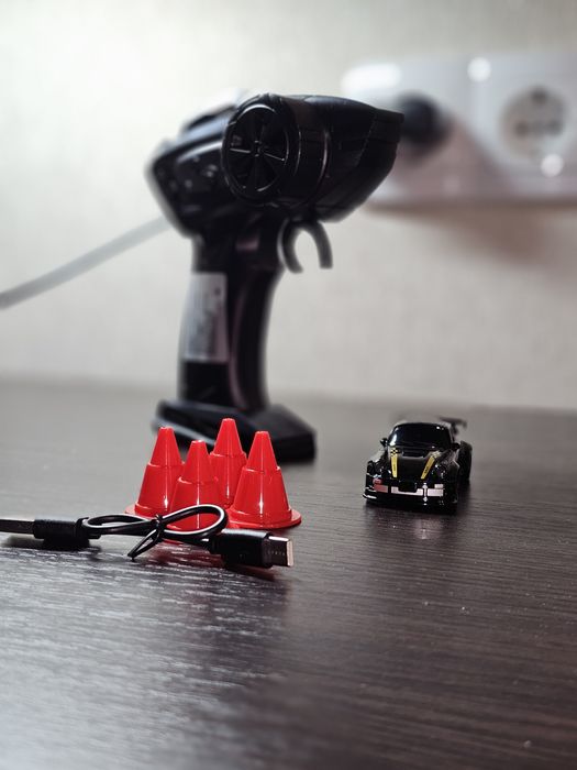 Машинка на радіокеруванні 1:64