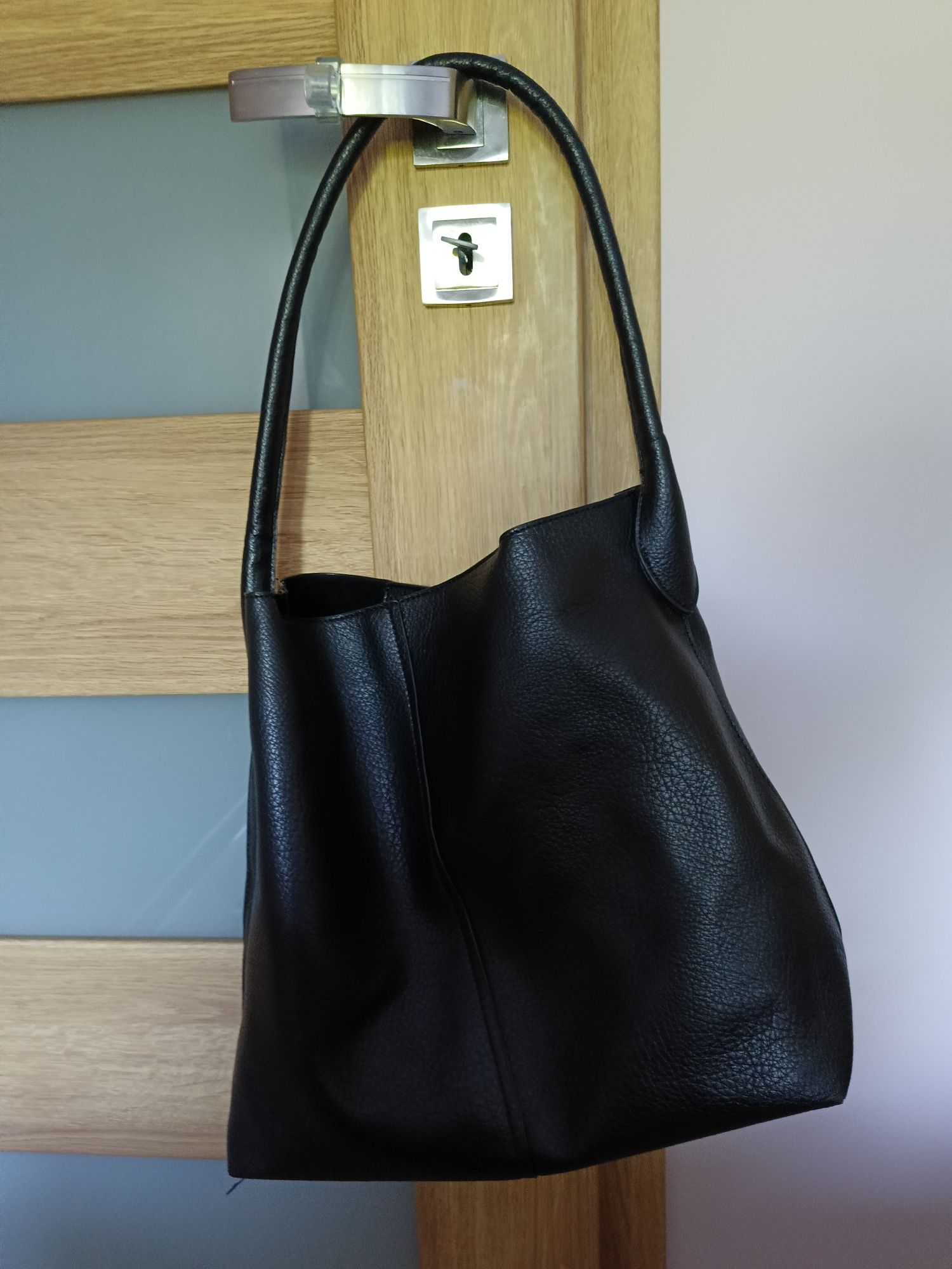 Czarna torba na ramię Reserved shopper bag