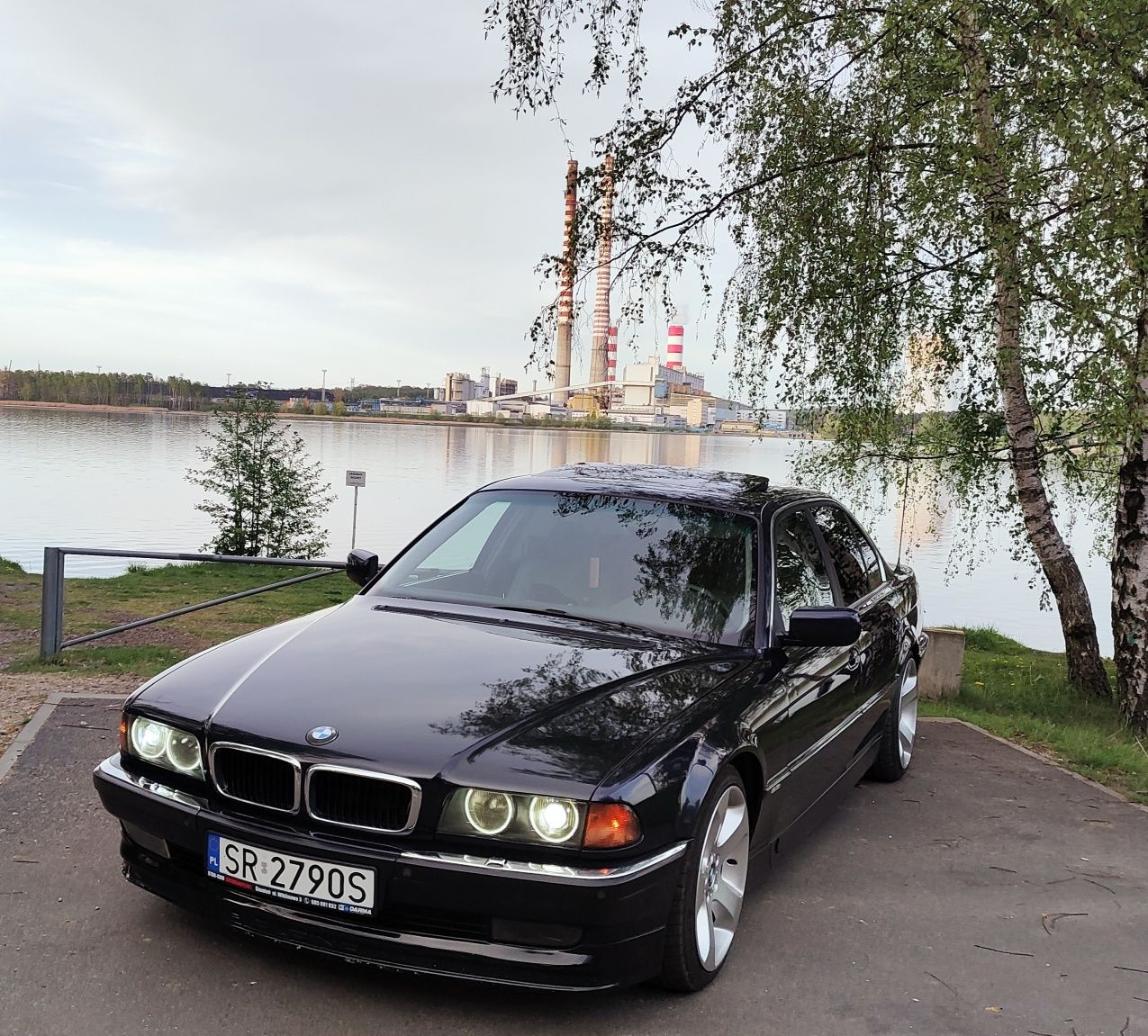 Zadbane BMW E38 730 iA