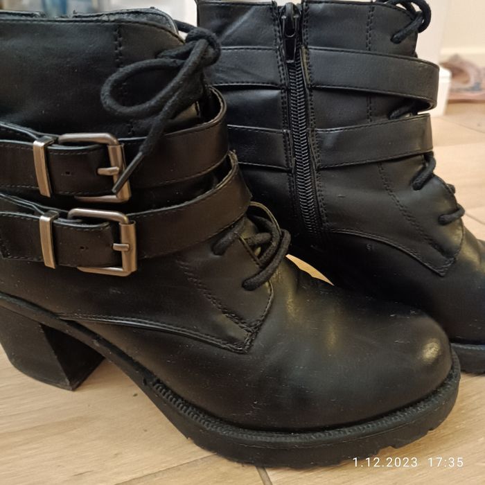 Botki na słupku house