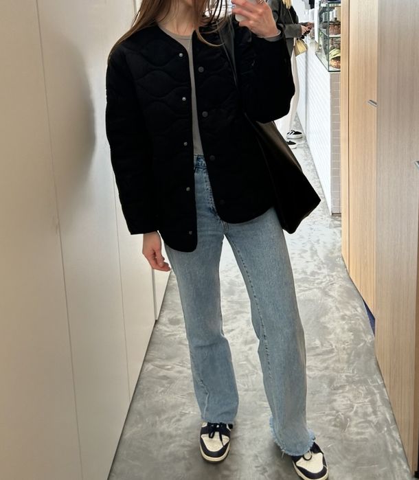 Лайнер куртка вітровка чорного кольору сезон осінь-весна