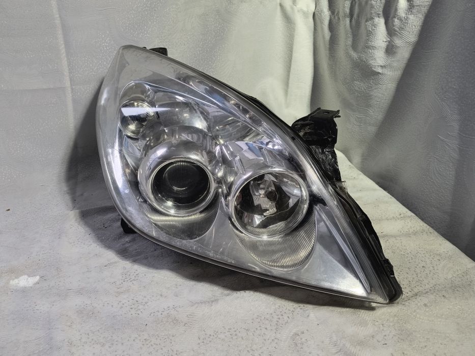 Lampa prawa Opel Vectra C Signum Europa przód reflektor