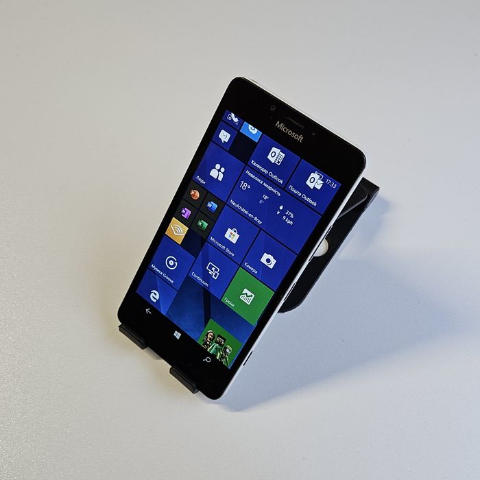 Телефон Microsoft Lumia 950