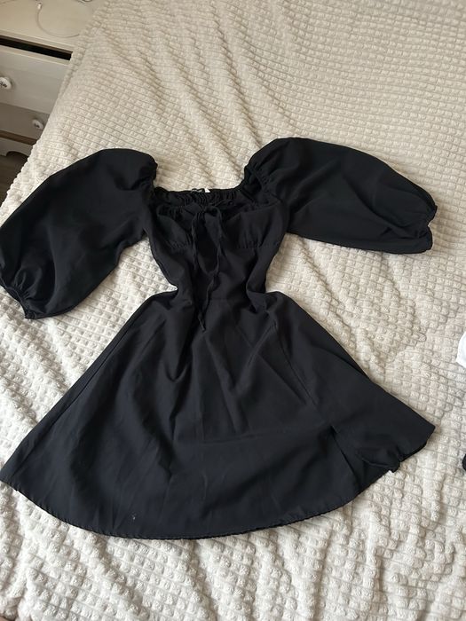 Сарафан чорний, з затяжками на грудях.