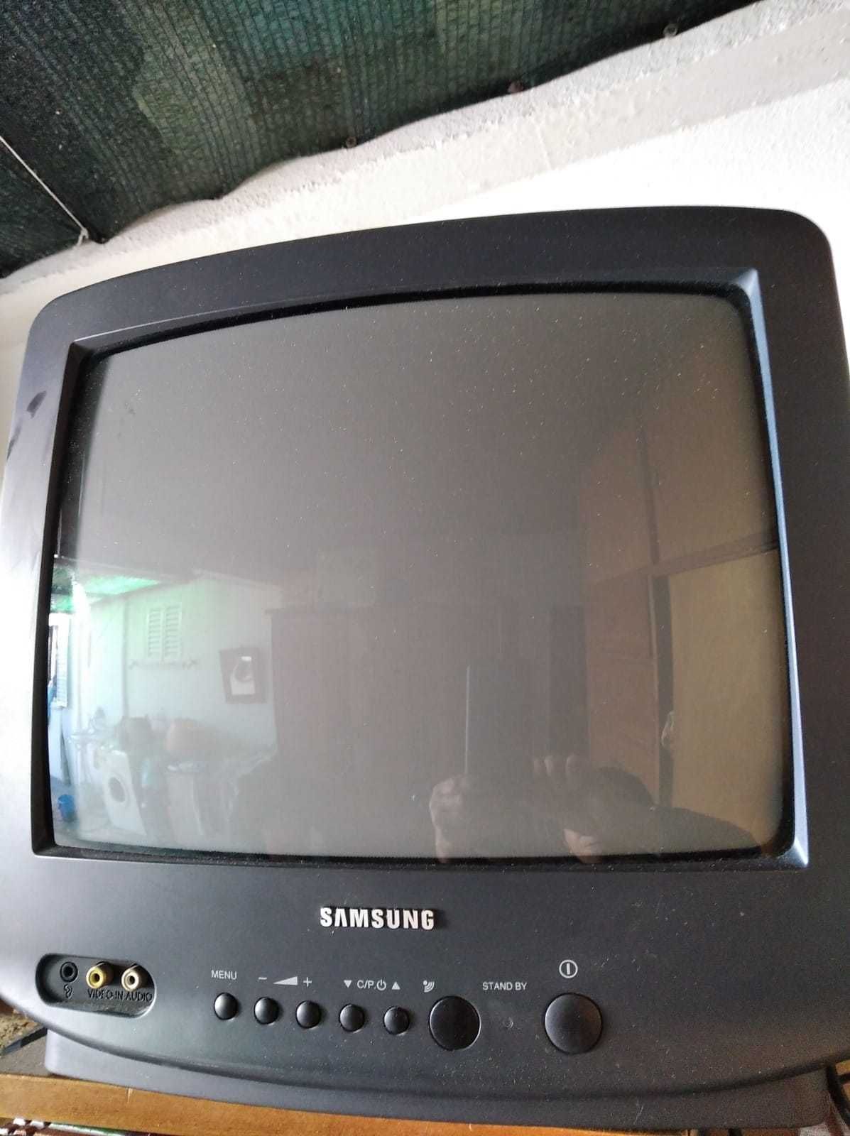 Vendo duas TV pequenas